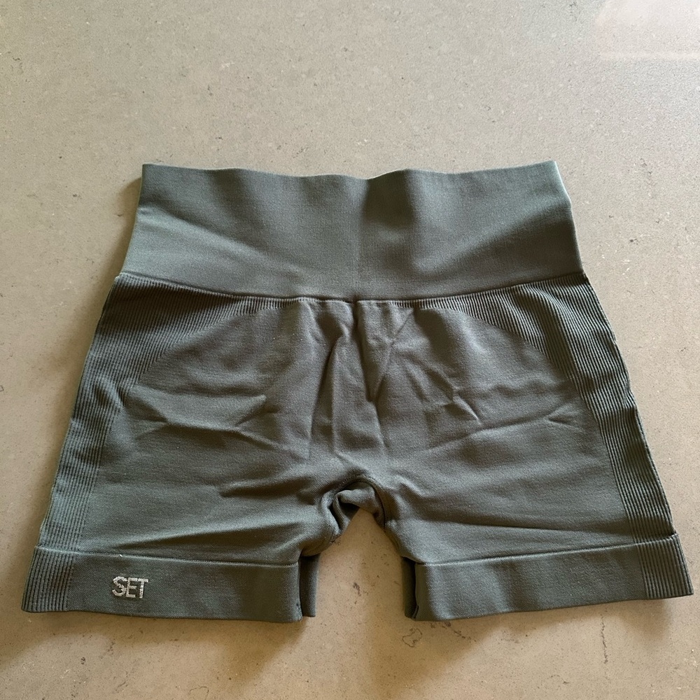 SET Active bike shorts